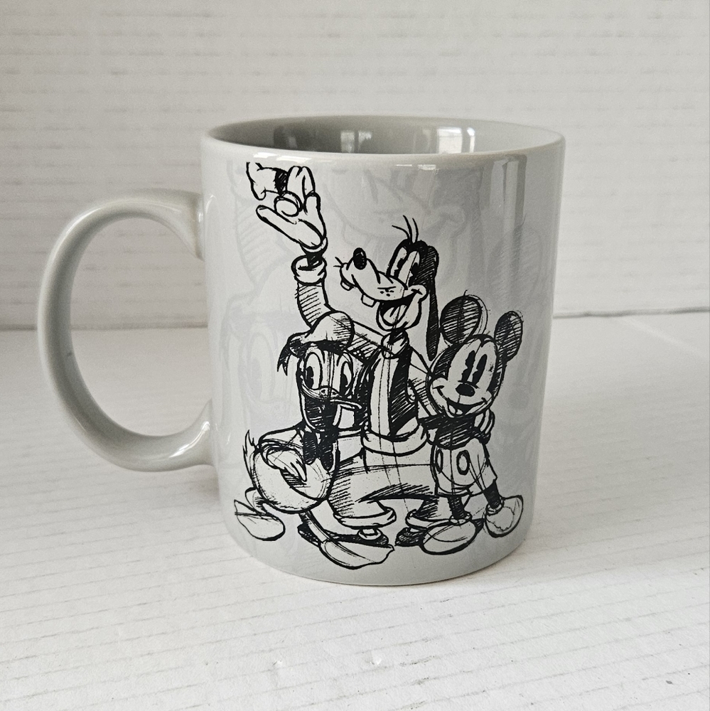 Disney characters‎ sketch coffee mug - Picture 2 of 4